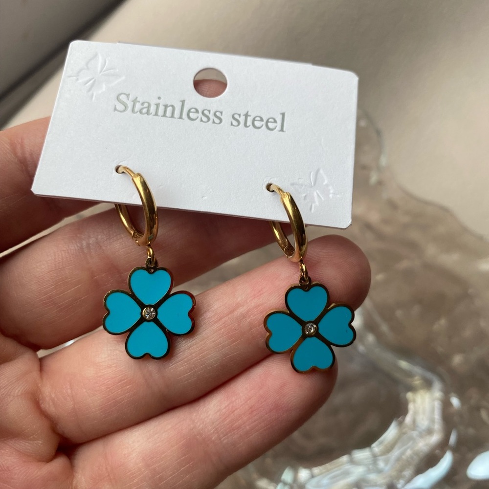 🛎️ Clearance NWT Stainless Steel Hoop Earrings Four Leaf Clover Turquoise - Picture 6 of 9